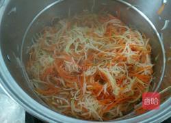 萝卜大葱猪肉水饺的做法图解6