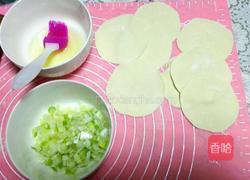葱油饼的做法图解1