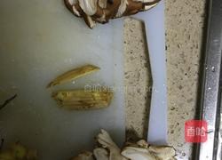香菇炖豆腐的做法图解2