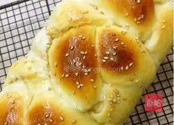 Fashionable Mom Teaches You How to Make Braided Butter Toast Illustration 5