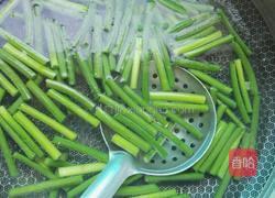 蒜薹滑肉丝的做法图解3