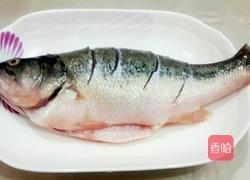 清蒸鲈鱼的做法图解1
