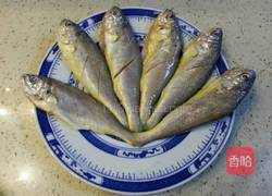 干煎黄花鱼的做法图解2