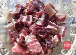 牛肉炖西红柿的做法图解1