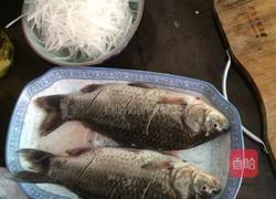鲫鱼萝卜丝的做法图解1