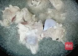 白菜干罗汉果猪骨汤的做法图解3