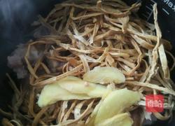 腊猪蹄炖干笋的做法图解4