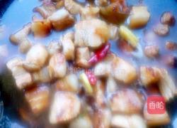 胡萝卜烧肉的做法图解2