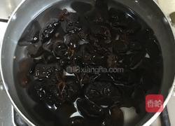 凉拌黑木耳香菜的做法图解3