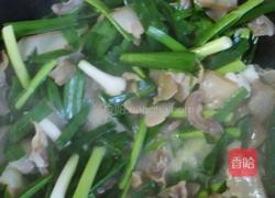 腊猪头皮炒蒜苗的做法图解3
