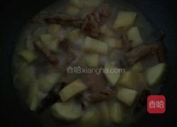 猪肉叉烧酱煮土豆的做法图解3