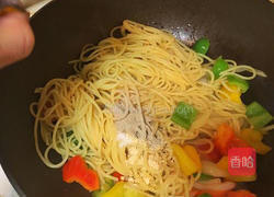 炒意大利面的做法图解13