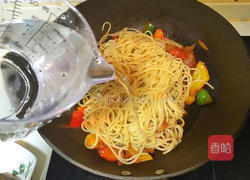 炒意大利面的做法图解14