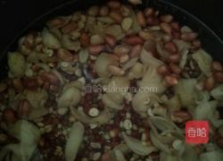 杂粮粥的做法图解1