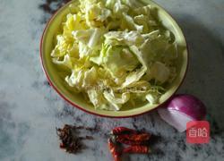 素炒包菜的做法图解1