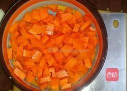 小炒玉米胡萝卜的做法图解2