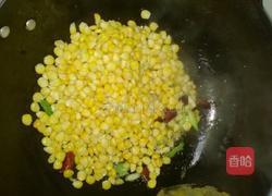 小炒玉米胡萝卜的做法图解5