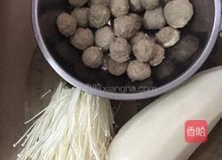 金针菇萝卜牛筋丸汤的做法图解1