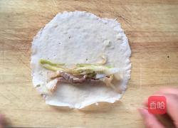 葱香肉丝春卷的做法图解8