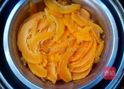 南瓜火腿肠卷的做法图解2