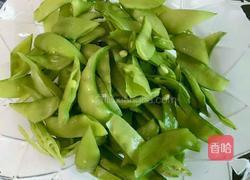 虾仁炒荷兰豆的做法图解2