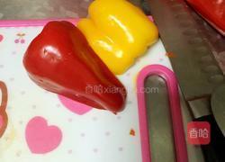 西兰花炒三丁的做法图解1