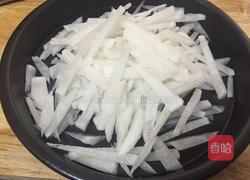 鲫鱼萝卜丝汤的做法图解2