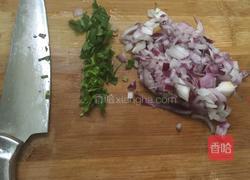 巴马臣干酪烤鸡排配土豆饼的做法图解3