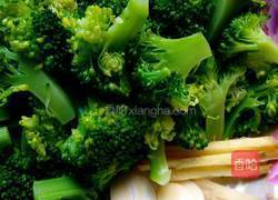 蒜炒西兰花的做法图解1