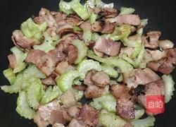 芹菜扇贝配碎培根的做法图解11