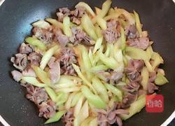 鸡肾炒西芹的做法图解7