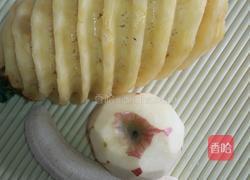菠萝苹果香蕉汁的做法图解1