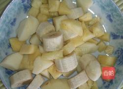菠萝苹果香蕉汁的做法图解2