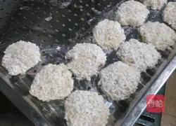 Illustration of how to make crispy lotus root cake 7