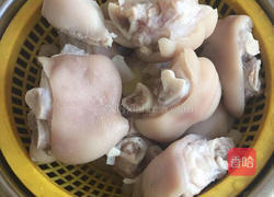 啤酒焖猪蹄的做法图解2