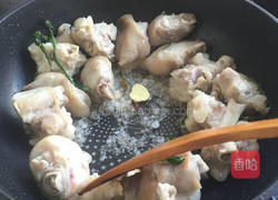 啤酒焖猪蹄的做法图解3