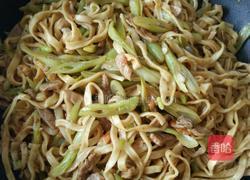 豆角肉丝焖面的做法图解1