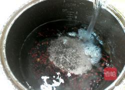  红豆黑米粥的做法图解2
