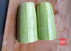 西葫芦炒鸡蛋的做法图解1