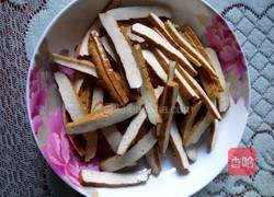 芹菜干丝的做法图解3