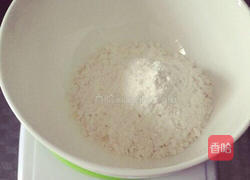 香葱蛋饼（妈妈做给宝宝的营养早餐）的做法图解1