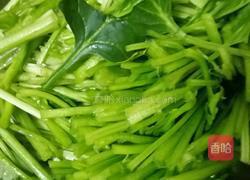 菠菜炒肉的做法图解2