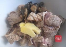 白菜干猪踭汤的做法图解4