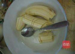 香蕉牛奶鸡蛋饼的做法图解1