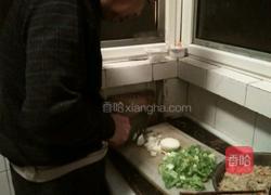 为女王做道菜洋葱炒西芹的做法图解1