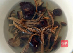 茶树菇排骨汤的做法图解3