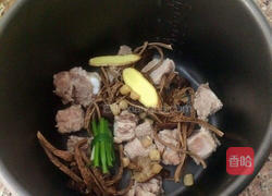 茶树菇排骨汤的做法图解6