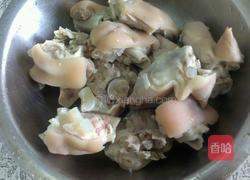 红酒焖猪蹄的做法图解2