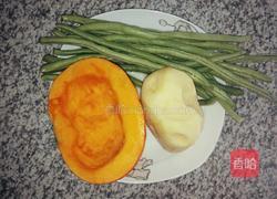 $为女王做道菜$南瓜土豆烩豆角的做法图解1