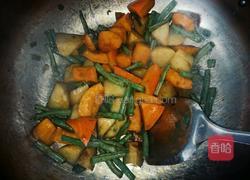 $为女王做道菜$南瓜土豆烩豆角的做法图解6